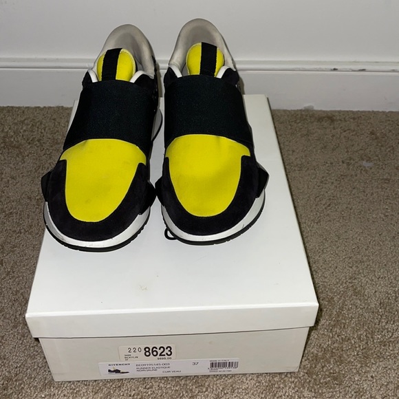 Givenchy - Picture 1 of 5